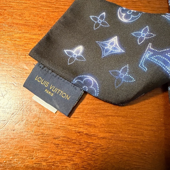 Louis Vuitton Flight Mode Bandeau - Picture 3 of 5